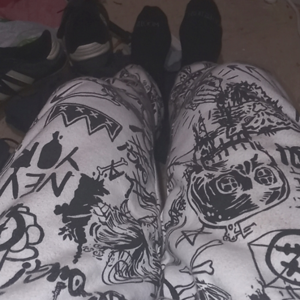 Some sweatpants i just got. Worn once.